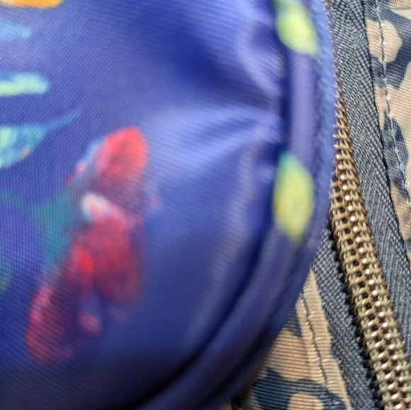 Lug Surprise Box - Picture 5 of 7